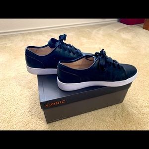 Vionic size 10 women’s Keke style shoe.